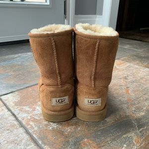 Tan Short Uggs